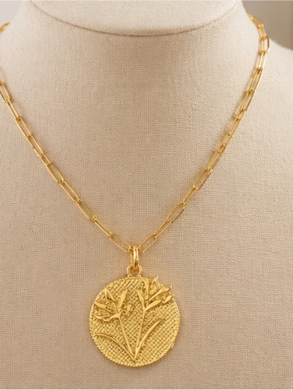 Plunder Gold Tone Botanical Medallion Necklace NWT Hypoallergenic